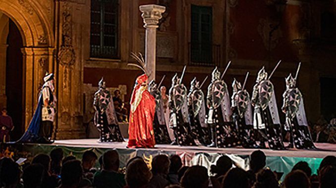 Moros y cristianos nunca se entendieron mejor que en su fiesta en Murcia