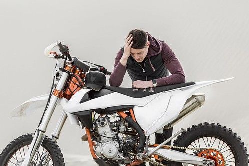 Cómo evitar que se descargue la batería de la moto