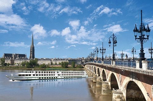 Un crucero por las aguas que cortejan al mejor vino del mundo
