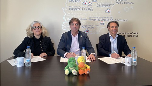 Quirónsalud firma acuerdo con la Casa Ronald McDonald de Sevilla para la acogida de familias con niños hospitalizados